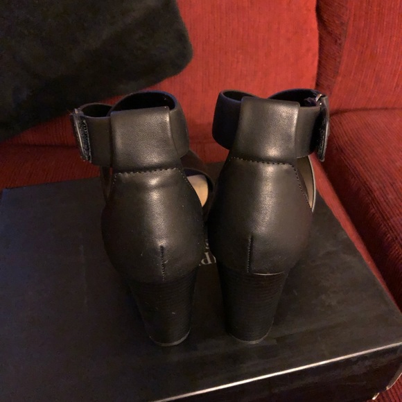 🧡NWT simply Vera wang strappy sandals - Picture 6 of 7